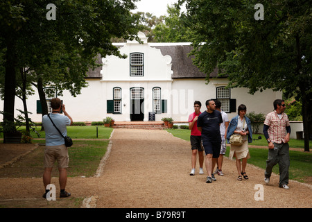 Les touristes à boschendal l'un des plus anciens domaines viticoles dans la région de Western Cape afrique du sud franschhoek Banque D'Images