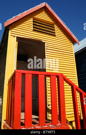 Cabines de plage de style victorienne colorée sur St James piscine plage près de simonstown péninsule du Sud Afrique du Sud Banque D'Images