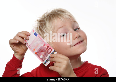 Boy holding up a 10 euro bill Banque D'Images