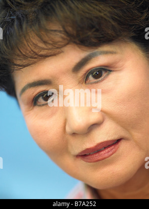 Portrait of Senior Woman Looking At The Camera Banque D'Images