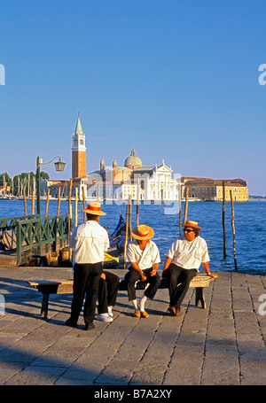 Italie Venise GONDOLIERS Banque D'Images