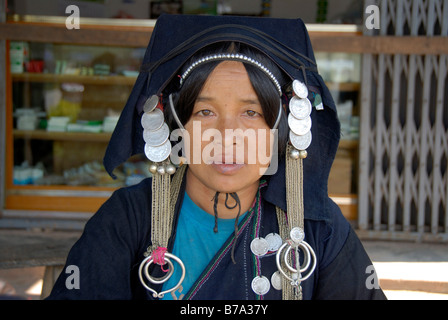Femme de la tribu Akha Phixo, Boun Neua, province de Phongsali, Laos, Asie du sud-est Banque D'Images