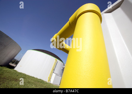 Refroidis au gaz de digestion post-réservoirs dans une usine de biogaz de la Schmack Biogas AG à Schwandorf, Bavaria, Germany, Europe Banque D'Images