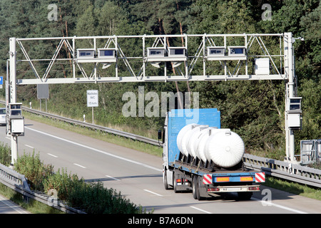 Pont à péage sur l'A93 road près de Regensburg, Bavière, Allemagne, Europe Banque D'Images