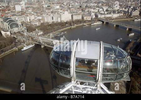 Sur la Tamise à partir de la roue du millénaire à Londres, Angleterre, Grande-Bretagne, Europe Banque D'Images