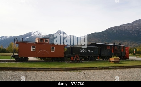 Quartier historique de White Pass & Yukon Route et train moteur, l'or du Klondike, Skagway, Alaska, USA, Amérique du Nord Banque D'Images