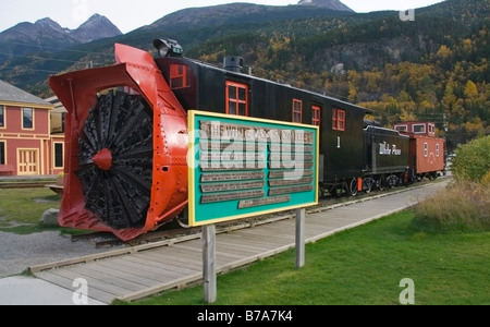 Moteur historique avec les chasse-neige, neige, parc de White Pass & Yukon Route, l'or du Klondike, Skagway, Alaska, USA, Amérique du Nord Banque D'Images
