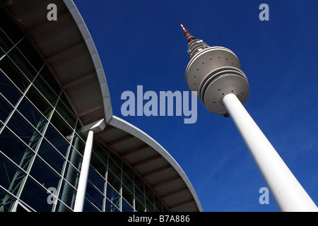 Tele-Michel, la tour de télévision de Hambourg ou de télécommunications, aussi appelé le Heinrich-Hertz-Turm, à proximité de la nouvelle gare de Banque D'Images