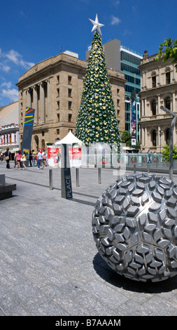 Arbre de Noël sur Queen Street, Brisbane, Australie Banque D'Images