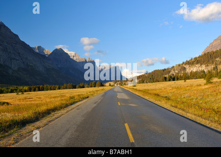 Aller à la route du soleil, Glacier National Park, Montana, USA, Amérique du Nord Banque D'Images