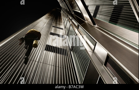 Nettoyant de façade du côté de l'escalade un gratte-ciel, de modification d'image, à Frankfurt am Main, Hesse, Germany, Europe Banque D'Images