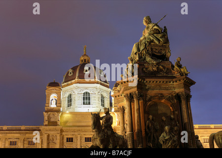 Monument à la Maria-Theresia et Musée de l'histoire de l'Art, le Kunsthistorisches Museum, Maria-Theresien-Platz, Vienne, Autriche, Europe Banque D'Images