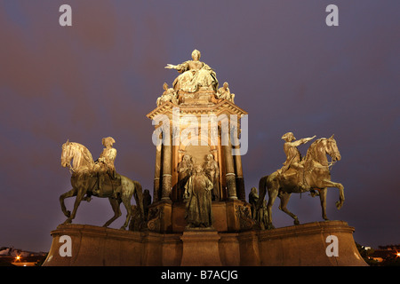 Monument à la Maria-Theresia, Maria-Theresien-Platz, Vienne, Autriche, Europe Banque D'Images