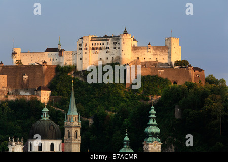 Kollegienkirche Église, église des franciscains, saint Pierre, Festung Hohensalzburg Fortress, Salzbourg, Autriche, Europe Banque D'Images