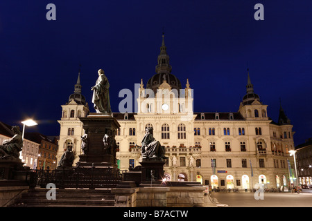 Fontaine avec le mémorial de l'archiduc Johann, sur place Hauptplatz, Graz, Styria, Austria, Europe Banque D'Images