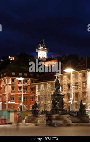 Fontaine avec le mémorial de l'archiduc Johann, sur place Hauptplatz, Graz, Styria, Austria, Europe Banque D'Images