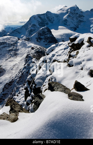 Vue du Mt Munt pers, 3207 m, vue sur la station du sommet Diavolezza sur Mt Piz Palue, 3900 m, Buendner Alpes, Canton de Graubue Banque D'Images