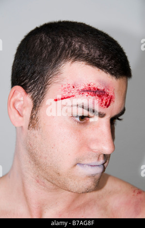 Maquette d'un accident de voiture victime qui frappé la tête sur le volant créé avec blessures constituent Banque D'Images