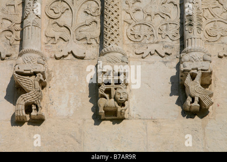 L'extérieur sculpté de la cathédrale orthodoxe de l'Est médiévale de Saint Demetrios à Vladimir, Russie Banque D'Images