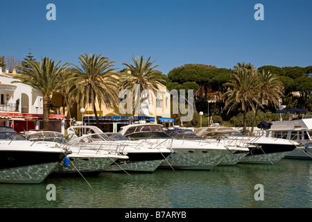 Bateaux dans la Marina de Cabopino Marbella Malaga Andalousie Espagne sun coast Banque D'Images