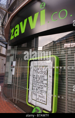 Porte avant ou Zavvi store (magasin de CD, DVD, jeux vidéo et téléphones portables) fermé aux avis. Banque D'Images