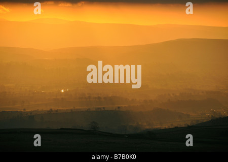 Coucher du soleil à partir de la bande de fer North Pennines Banque D'Images