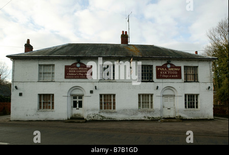 Un échec d'affaires pub fermé dans les régions rurales de l'essex raconte une histoire de pressions économiques et les problèmes d'aujourd'huis Banque D'Images