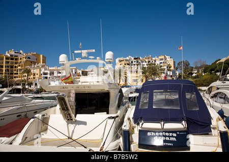 Bateaux dans la Marina de Cabopino Marbella Malaga Andalousie Espagne sun coast Banque D'Images