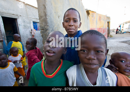 Les enfants à St Louis au Sénégal Afrique de l'Ouest Banque D'Images