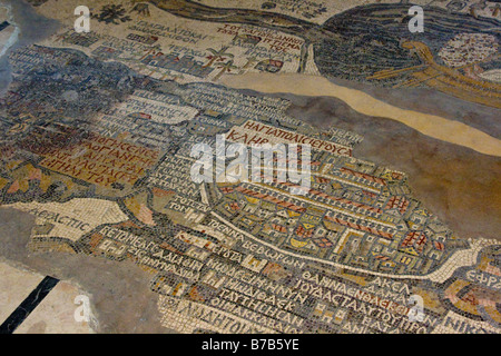 La carte mosaïque dans l'église Saint Georges à Madaba Jordanie Banque D'Images