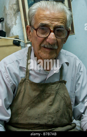 Christian Shoemaker en Cisjordanie Territoires Palestiniens Banque D'Images