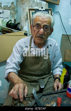 Christian Shoemaker en Cisjordanie Territoires Palestiniens Banque D'Images