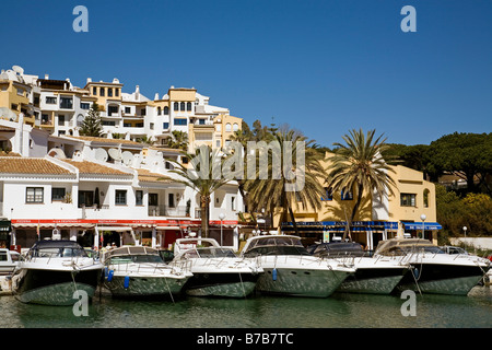 Bateaux dans la Marina de Cabopino Marbella Malaga Andalousie Espagne sun coast Banque D'Images