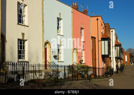 Terrasse colorée maisons et appartements modernes du bassin de Bathurst Bristol central Banque D'Images