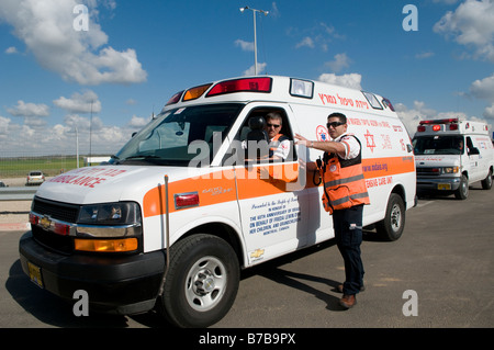 Les véhicules de l'Unité de Soins Intensifs Mobile de 'Magen David Adom' israélien service médical d'urgence. Israël Banque D'Images