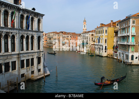 Gondoles sur le Grand Canal à Venise Italie Europe Banque D'Images