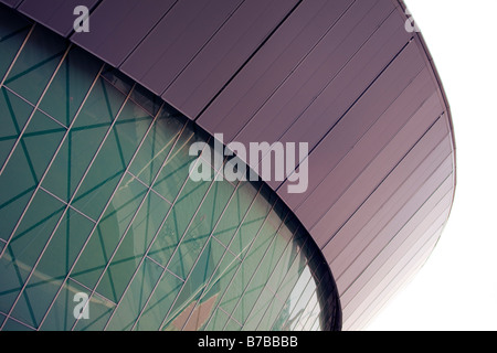 Abstrait architecture du Liverpool Echo Arena de l'extérieur montrant la structure de verre et de métal, le Merseyside (Royaume-Uni) Banque D'Images