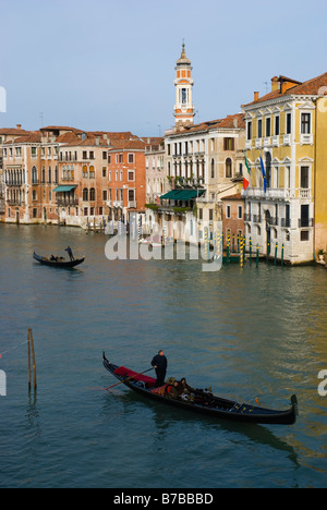 Gondoles sur le Grand Canal à Venise Italie Europe Banque D'Images