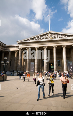 British Museum et visiteurs, London, UK Banque D'Images