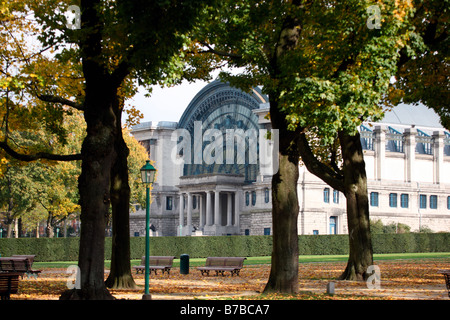 Musée militaire royale dans le Parc du Cinquantenaire à Bruxelles Banque D'Images