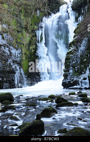 Sgwd Einion congelés Gam lors d'un snap Ystradfellte Janvier froid Parc national de Brecon Beacons powys Pays de Galles Banque D'Images