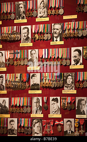 Seconde guerre mondiale, médailles et photographies de soldats qui ont combattu à Arnhem en exposition au musée Pays-Bas Banque D'Images