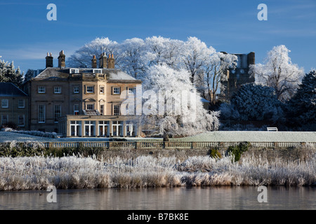 L'Ecosse en hiver Kelso sur la rivière Tweed Banque D'Images