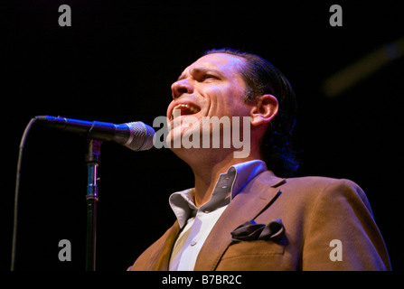 KURT ELLING belts out une chanson lors de la 51e Festival de jazz de Monterey Monterey Californie Banque D'Images