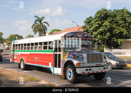 Diablo Rojo bus. Balboa, Panama, République de Panama, Amérique Centrale Banque D'Images