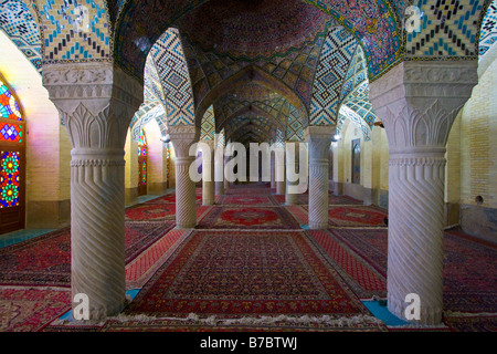 À l'intérieur de la mosquée Nasir ol Molk à Shiraz, Iran Banque D'Images