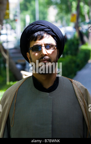 Le Mollah Iraniens portant un turban Retour à Ispahan Iran Banque D'Images