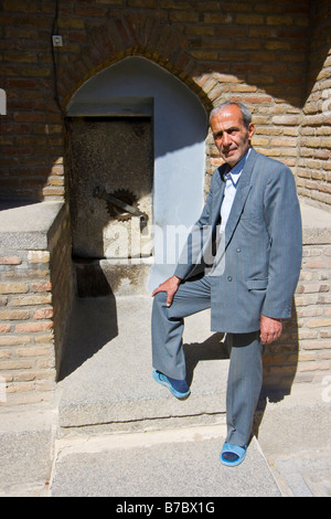 Gardien juif sur la tombe d'Esther dans Hamadan Iran Banque D'Images