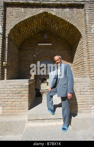 Gardien juif sur la tombe d'Esther dans Hamadan Iran Banque D'Images