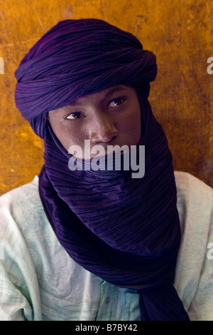 Jeune musulman Homme portant un turban à Tombouctou au Mali Banque D'Images